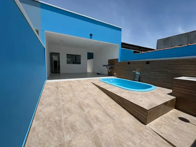 Casa nova com piscina para venda com 2 quartos em Jardim Casablanca - Peruíbe - SP