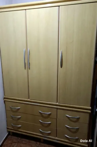 Guarda-roupa cor Mogno 3 portas e 6 gavetas