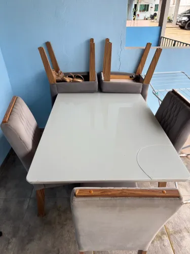Mesa de Jantar 1,60x1m com 5 cadeiras - Oportunidade