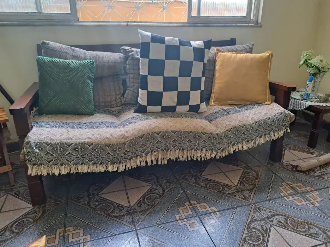 Vendo Jogo de Sala Com 2 Poltronas e Mesa de Centro 