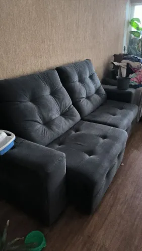 Sofá retrátil reclinável na cor cinza grafite pouco uso ! 230cm x 105cm ( aberto)