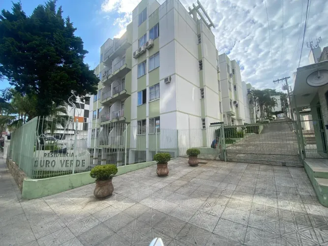 Ótimo apartamento de 1 dormitório no bairro Carvoeira, ao lado da UFSC!