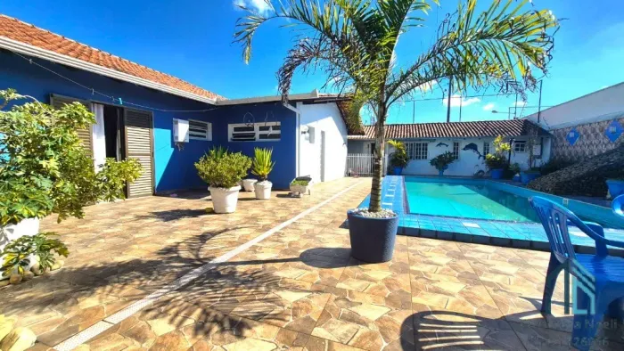 Casa + edícula 05 quartos a venda, piscina, área de lazer, no Bairro Cajuru em Curitiba -