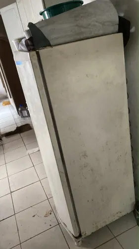 Geladeira funcionado normalmente, gela muito bem