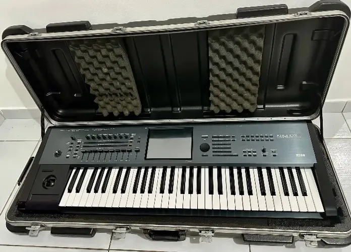 Teclado workstation Korg Kronos X-61