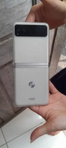celular Motorola razr40