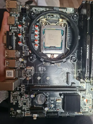 Placa mãe lga 1155 b75 com i5 3570, 2 pentes de 8 gb de RAM com 1333 MHz LEIA A DESCRIÇÃO