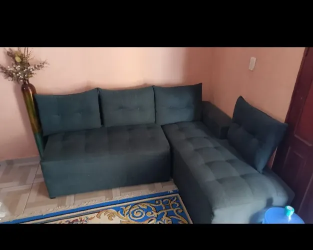 Vende-se um sofá