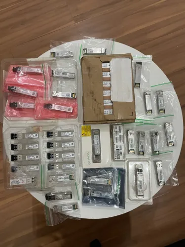 Equipamentos de fibra óptica e rádio