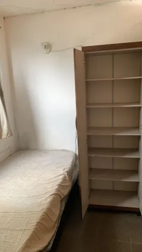 Quarto para rapazes que estudem ou trabalham fora.