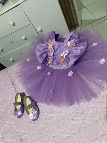 Vestido e sapato jardim encantado