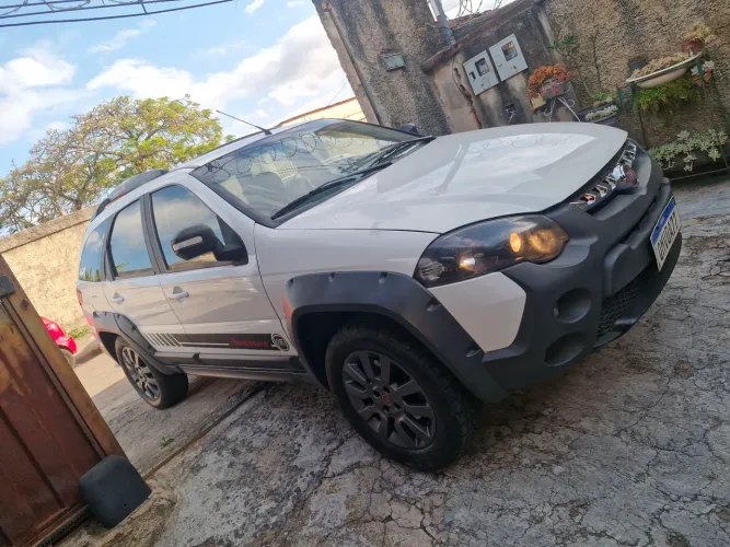 Fiat Palio Weekend Adventure Locker 1.8 Flex 2018