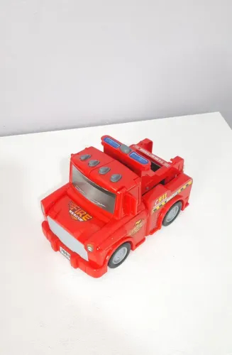 Caminhão Bombeiro Brinquedo que Vira Pista e Garagem