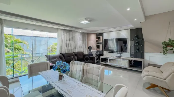 Casa em Condominio em Ecoville com 200 m² , 3 quarto(s) , 2 suíte(s) , 2 vaga(s).