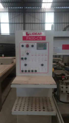 Furadeira múltipla Lídear modelo F400- CS. 2 cabeçotes de topo. 3 cabeçotes inferiores.