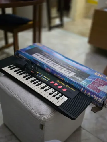 Teclado modelo EK: 911 funcionando