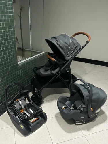 Carrinho de bebê mais bebê conforto CHICCO - Corso