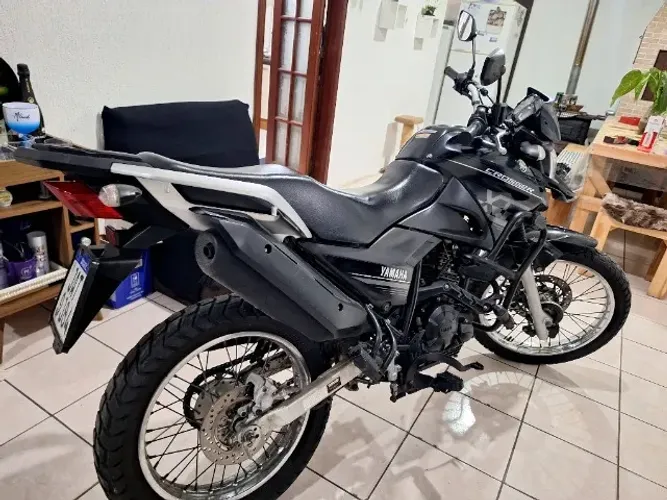 Vendo minha Crosser S ano 2022, revisada e em dia, só curtir.