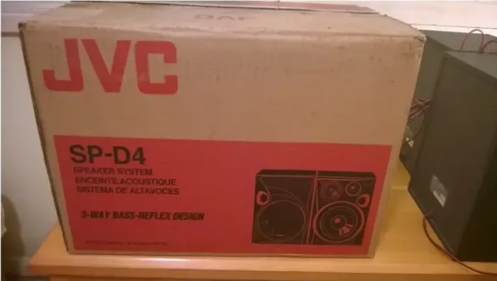 Par de caixas de som JVC SP-D4 60W .