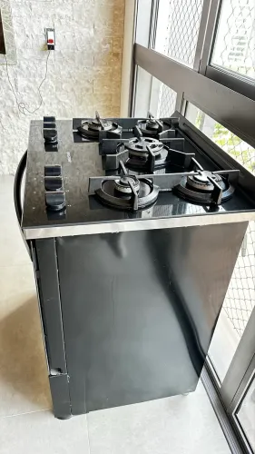 Venda de fogão Brastemp 5 bocas. Mesa de vidro gourmet