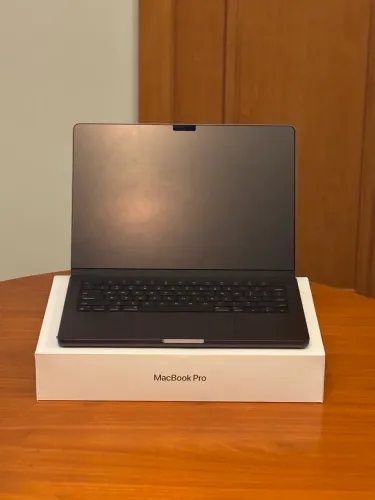 MacBook Pro 14? M4 Space Black ? 32GB RAM / 512GB SSD