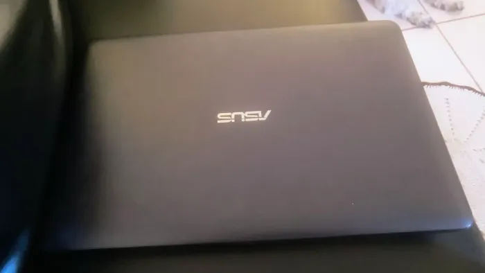 Notebook Asus semi novo sem marca de uso, Core I5 SSD 500GB