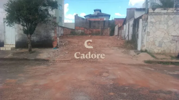 Terreno à venda no Santa Mônica com 360m² Terreno 12 x 30