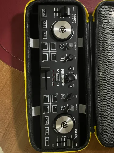 Controladora Numark DJ2GO2 Touch Seminova