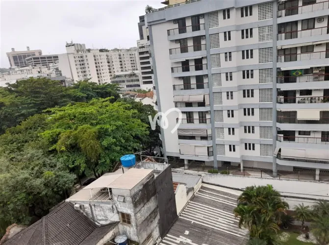 Apartamento de 2 quartos reformado em Botafogo à venda