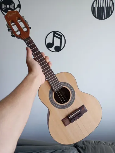 Cavaquinho Hofma em perfeito estado