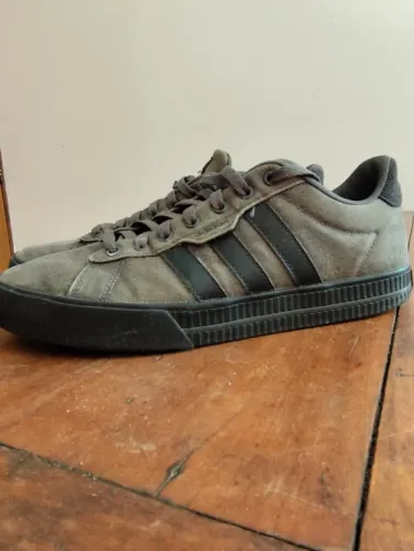Tênis Adidas Daily 3.0 tamanho 43