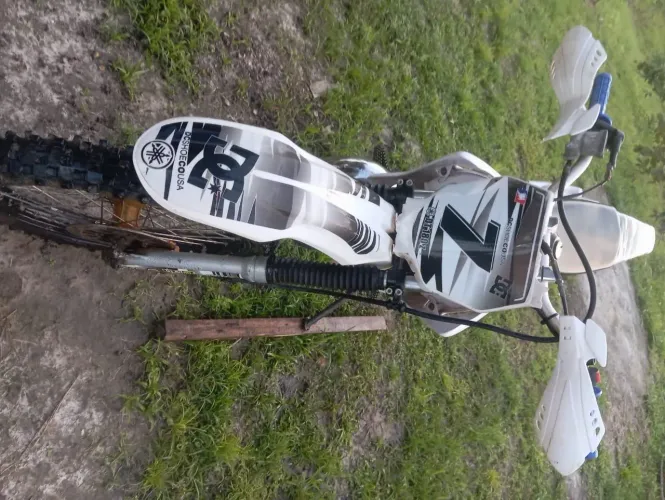 Moto de trilha DT 180z