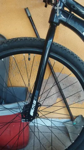 GARFO DE BICICLETA ARO 29, 1 MÊS DE USO ZEROOO