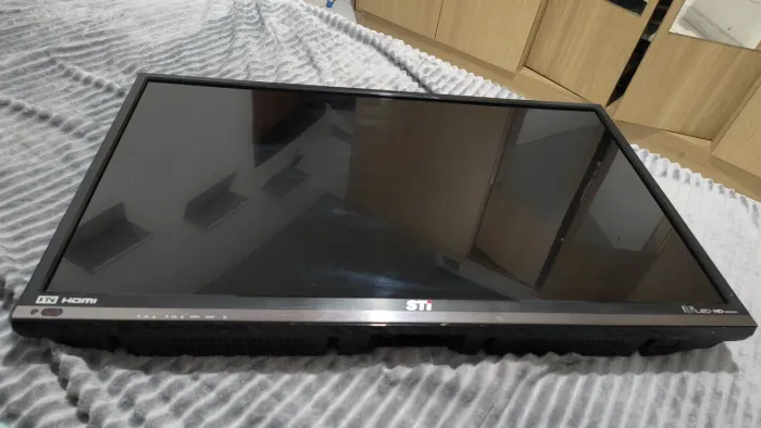 TV Semp Toshiba (STI) Ultra Slim LED-HD Series 32 polegadas.