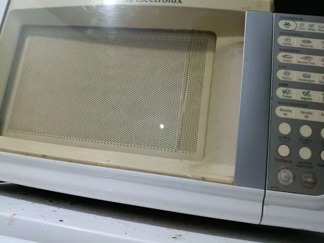 Microondas para retirar peças.