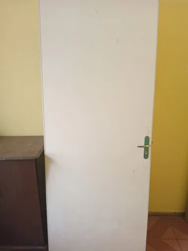 Porta de eucatex com fechadura completa