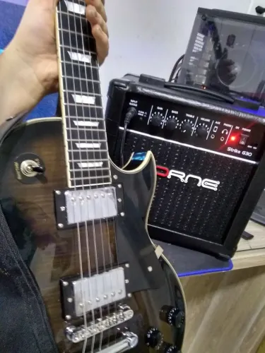 Guitarra PHX modelo Les Paul