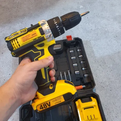 Parafusadeira furadeira a bateria com duas baterias 48v - NOVA