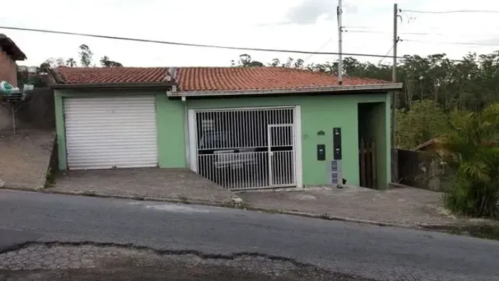 Imóvel com renda, 3 casas