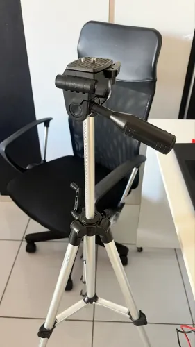 Tripé para câmera, nível a laser etc?.