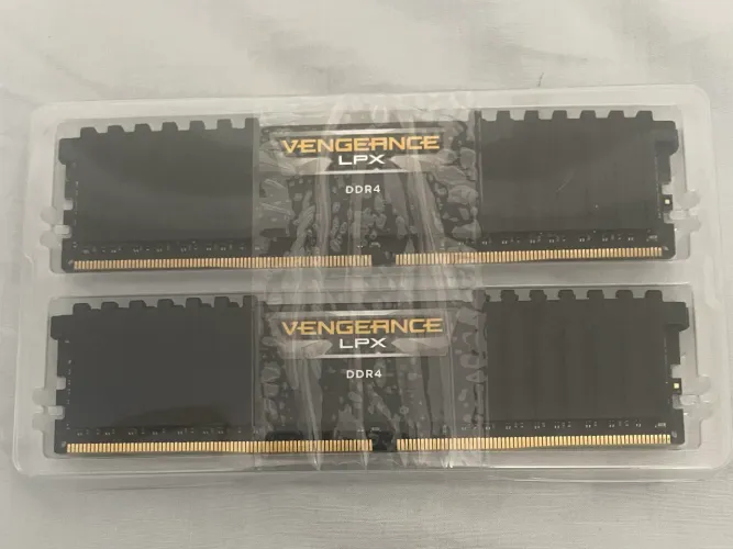 Memoria RAM DDR4 8GB 2400Mhz C14 Corsair Vengeance LPX