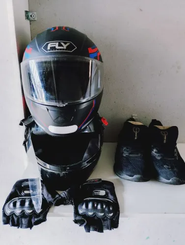 Venda de um Capacete Fly