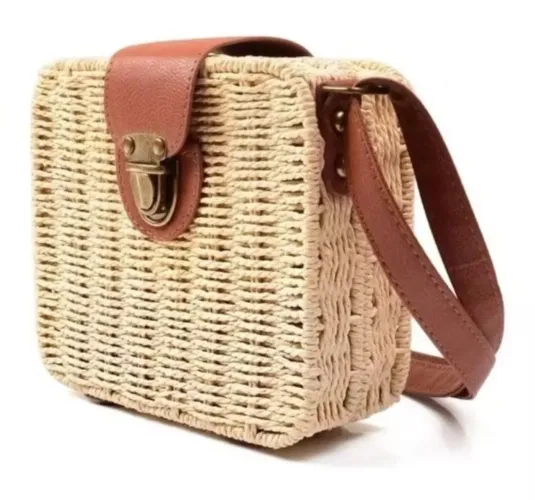 Bolsa quadrada de palha sintética
