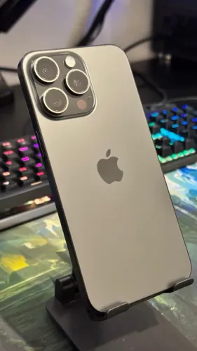 iPhone 15 Pro Max 256GB - Excelente Estado + Cabo e Carregador