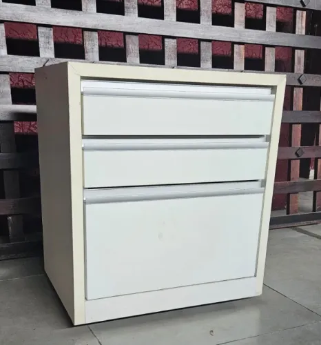 GAVETEIRO EM MDF BRANCO COM RODINHAS