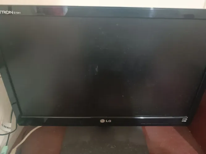 Vendo monitor, sem avarias. Em perfeito estado de uso.