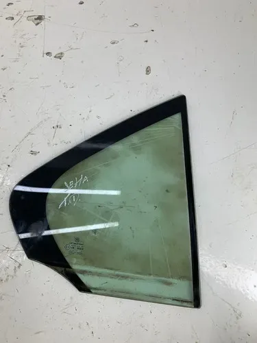 Vidro Pequeno Porta Traseira Direita Jetta 2012