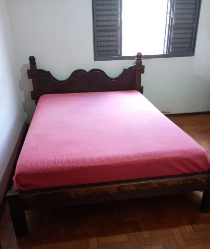 Cama de Casal estilo Colonial e Madeira Maciça + colchão/ Fácil montagem: 4 parafusos gdes