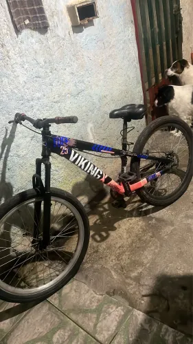 Bicicleta vicking tuf aro 26 com freio idraulico mt 200