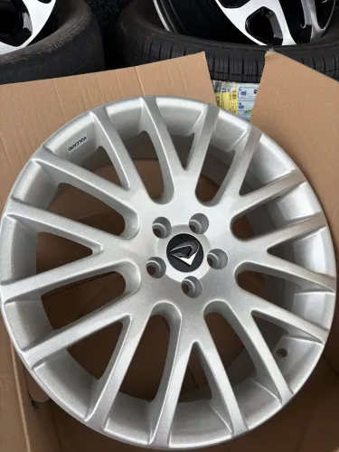 Jogo de rodas r18 Volcano 5x100